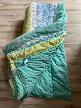Pottery Barn Reversible comforter Aqua, Mint & Lemon